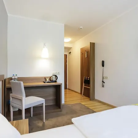 West - Airport Hotel