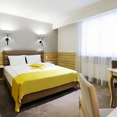 West - Airport Hotel