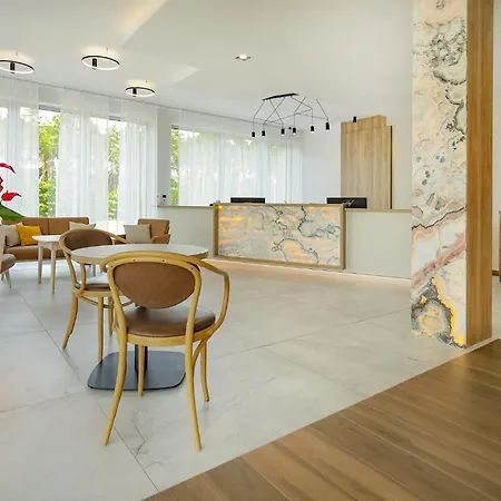 West - Airport Hotel 3*