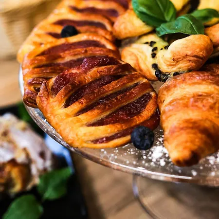 West - Airport Hotel 3*