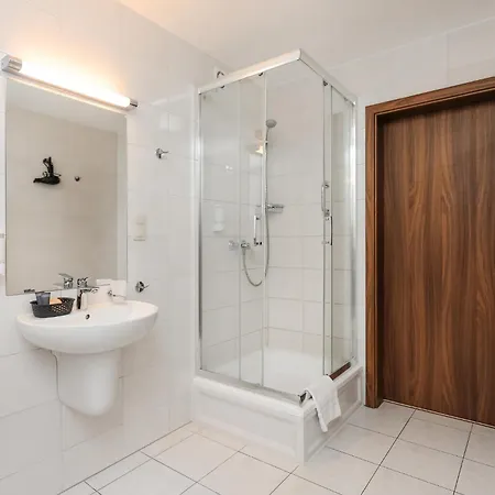 West - Airport Hotel 3*