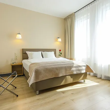 West - Airport Hotel