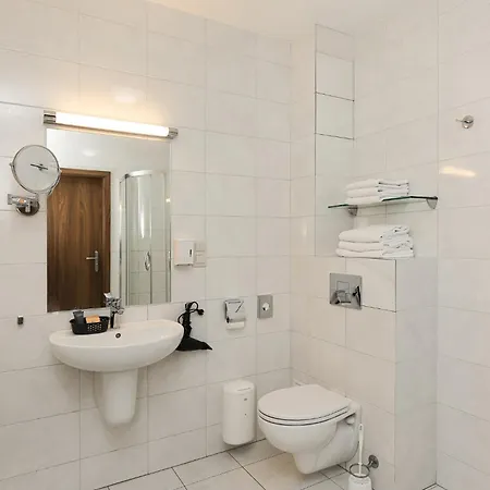 West - Airport 3* Poznan