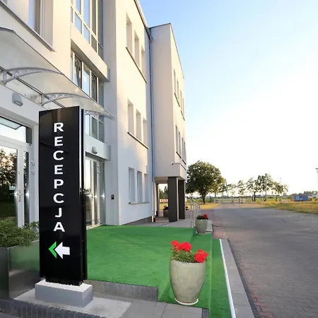 West - Airport Hotel 2*