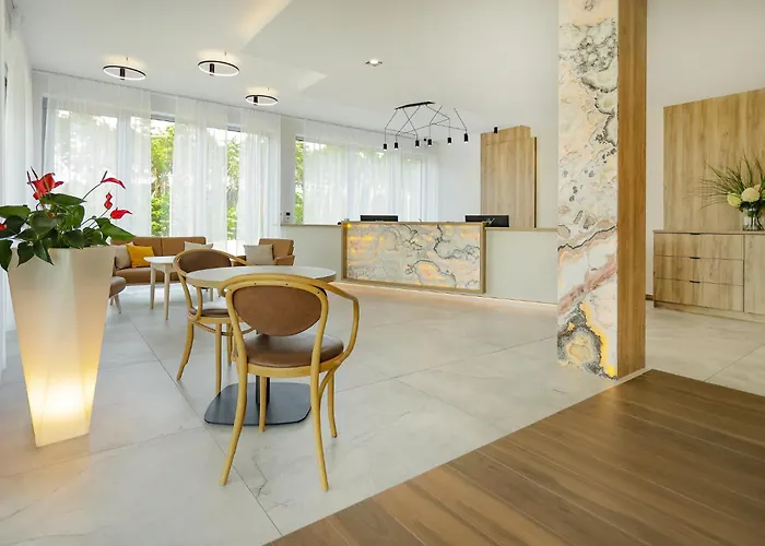 West - Airport Hotel 3*