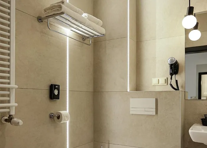 West - Airport Hotel