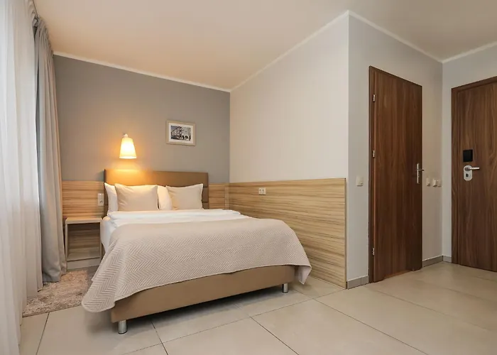 West - Airport Hotel 3*