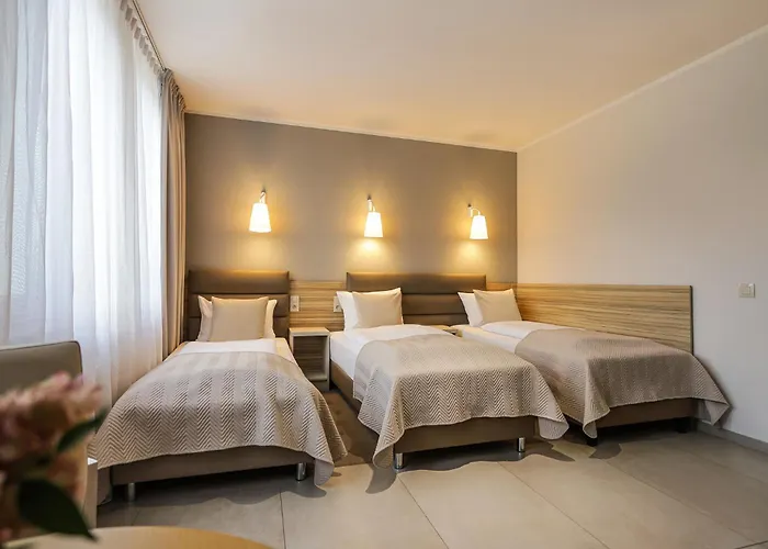 West - Airport Hotel 3*