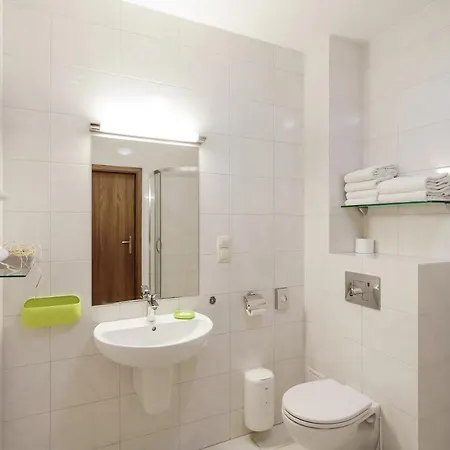 Hotel West - Airport 2*