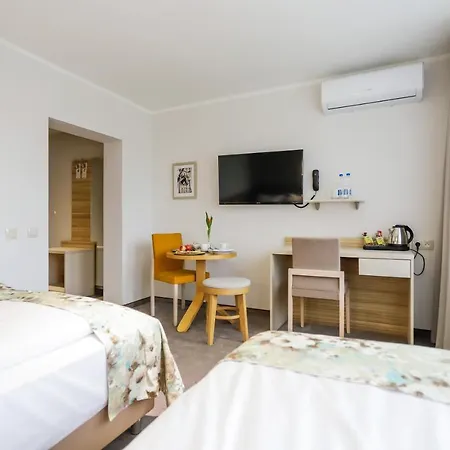 Hotel West - Airport
