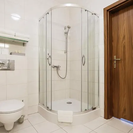 West - Airport Hotel 2*