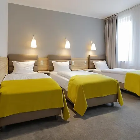 Hotel West - Airport 2*