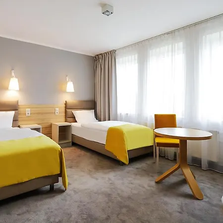 West - Airport Hotel 2*