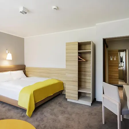 West - Airport 2* Poznań