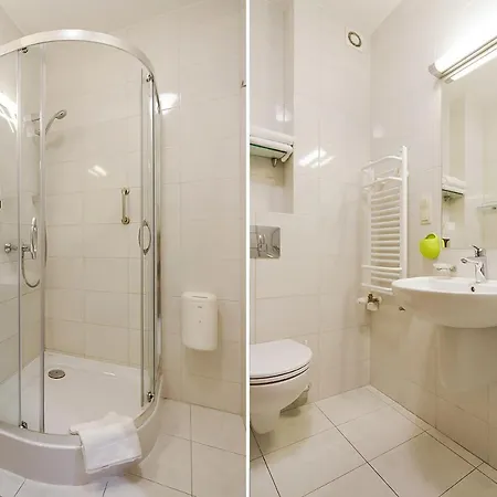 Hotel West - Airport 2*