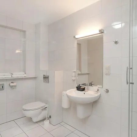 West - Airport Hotel 3*