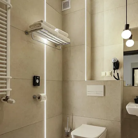 West - Airport Hotel