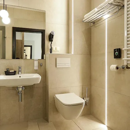 West - Airport Hotel 3*