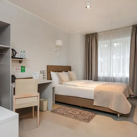West - Airport 3* Poznań