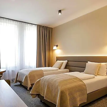 West - Airport Hotel 3*