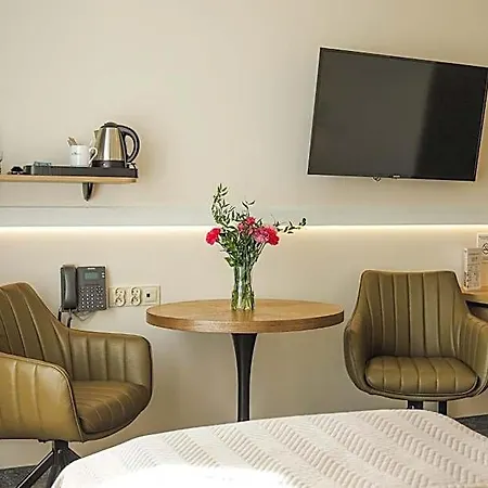 Hotel West - Airport