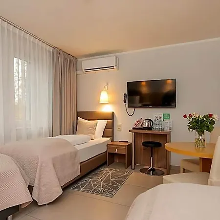 West - Airport Hotel
