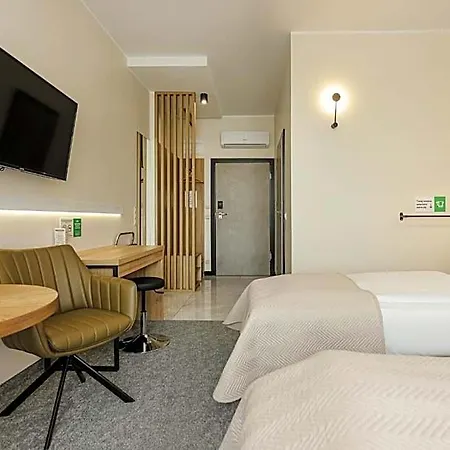Готель West - Airport 3*