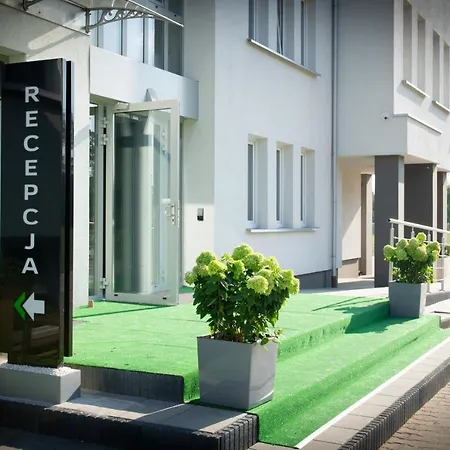 West - Airport Hotel 2*