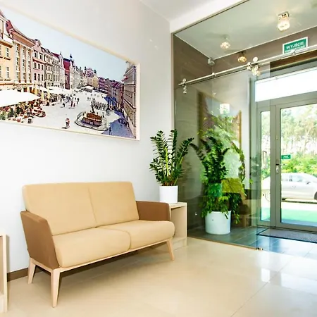 West - Airport Hotel 2*