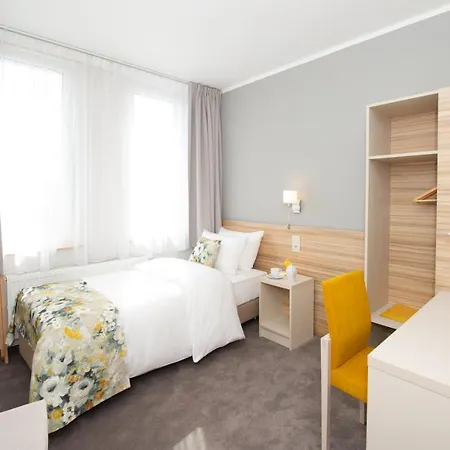 Hotel West - Airport