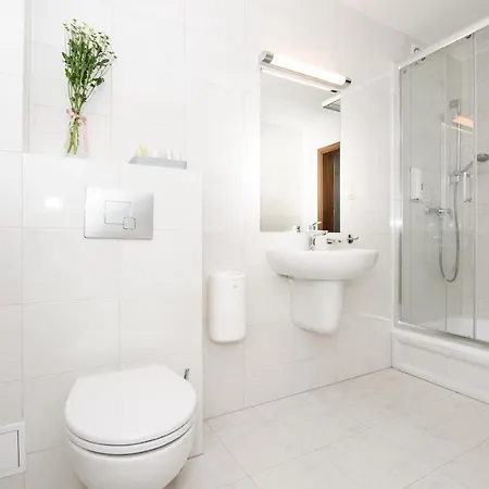 West - Airport 2* Poznań