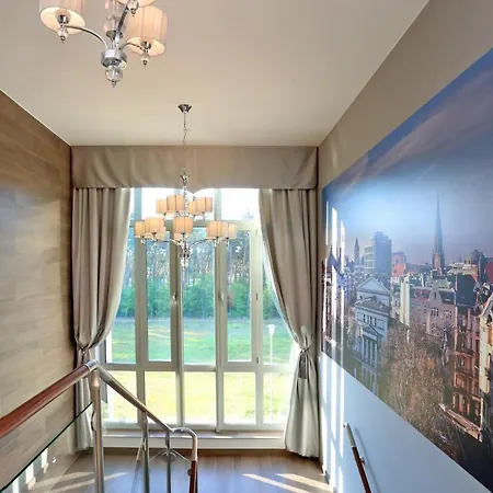 West - Airport Hotel 2*