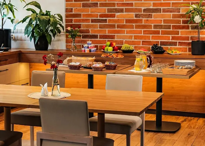 Hotel West - Airport 3*