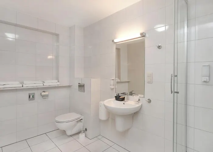 West - Airport Hotel 3*