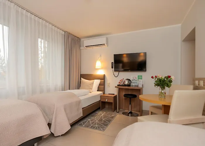 West - Airport Hotel 3*