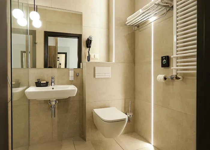 West - Airport Hotel 3*